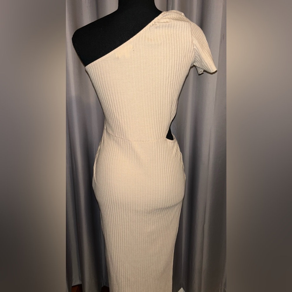 Nytt beige tan cold shoulder bodycon dress. Size medium - Picture 3 of 4